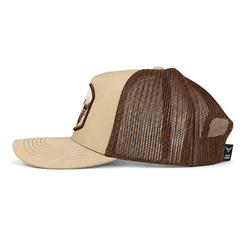 Gorra Ranch & Corral beige con parche de perro y ovejas y malla café, vista lateral izquierdo. SKU 7506552411545.