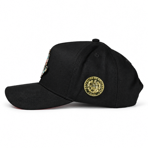 MONEY MAKERS LA DIAMANTADA, gorra negra, lateral izquierdo, sobre fondo blanco.