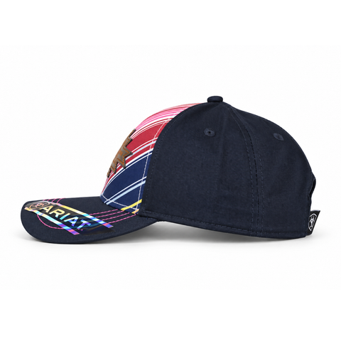 Gorra ARIAT azul marino con franjas rosas y parche de cuero, vista lateral-derecho