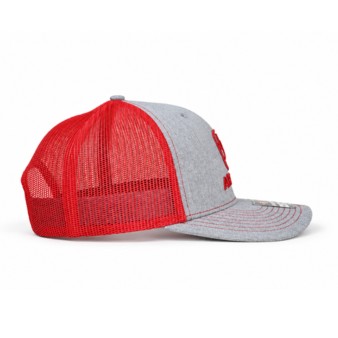 Gorra ARIAT gris y rojo, vista lateral-izquierdo