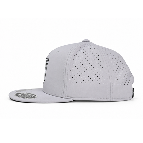 Gorra ARIAT gris claro perforada con visera plana, vista lateral-derecho