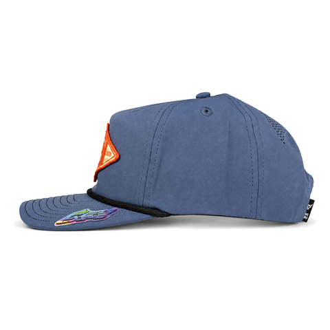 Gorra Ranch & Corral Homestead azul con parche naranja, vista lateral izquierdo. SKU 7506136302511.