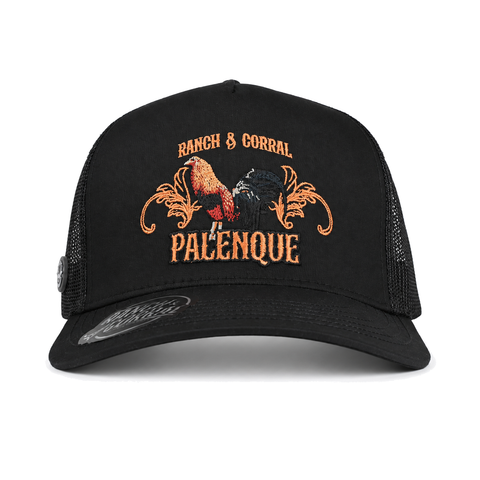 Gorra Ranch & Corral Palenque negra con gallo bordado naranja y malla negra, vista frontal. SKU 7506136302832.