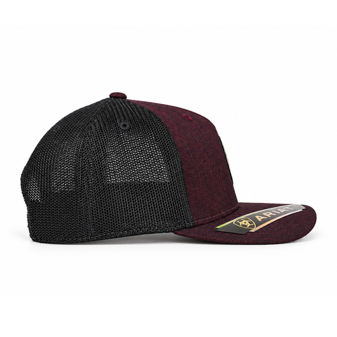 Gorra ARIAT vino con malla negra y parche circular, vista lateral-izquierdo