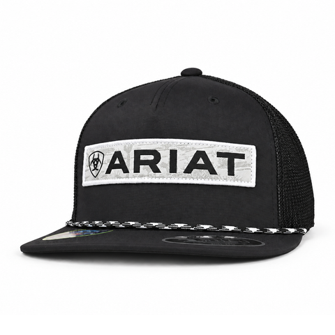 Gorra ARIAT negra de visera plana, vista de perfil