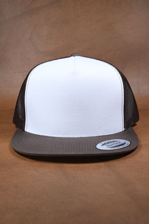 YUPOONG SNAPBACK MESH CAFES/BLANCO