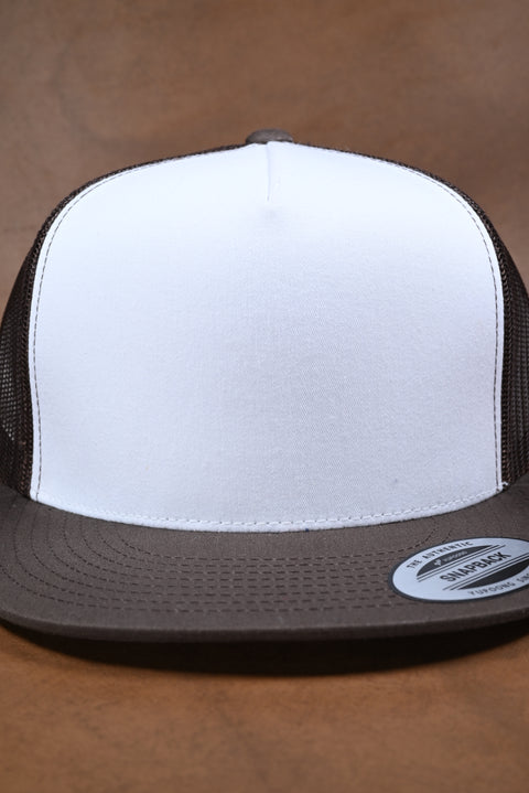 YUPOONG SNAPBACK MESH CAFES/BLANCO