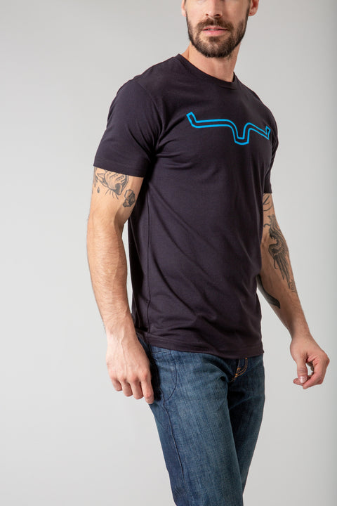 PLAYERA KIMES RANCH OUTLIER - NEGRO