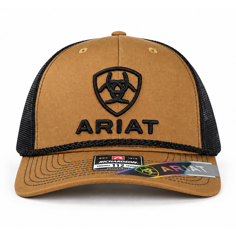 Gorra ARIAT camel con malla y cordón negros, vista frontal
