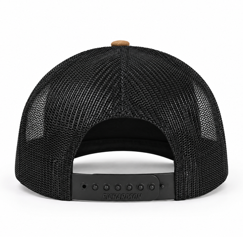 Gorra ARIAT camel con malla y cordón negros, vista trasera