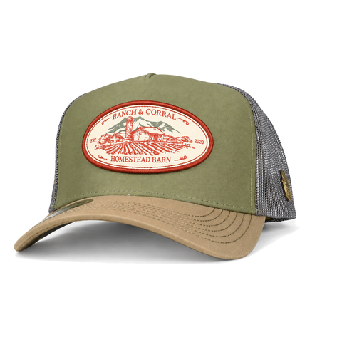Gorra Ranch & Corral Homestead Barn, vista tres cuartos. SKU 7506552413273.