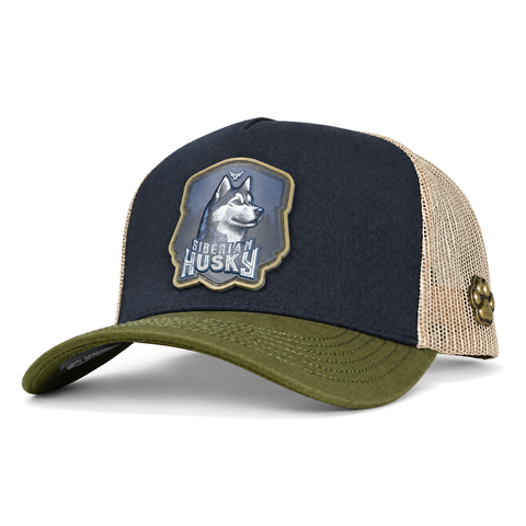 Gorra Ranch & Corral Siberian Husky azul marino con visera verde oliva y malla crema, vista tres cuartos. SKU 7506552413396.
