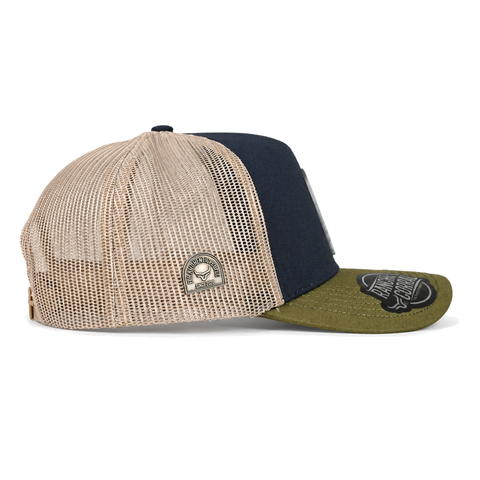 Gorra Ranch & Corral Siberian Husky azul marino con visera verde oliva y malla crema, vista lateral derecho. SKU 7506552413396.