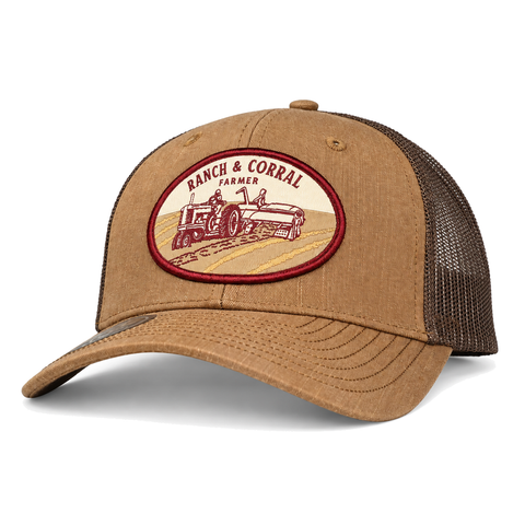 Gorra Ranch & Corral Farmer tractor café, vista tres cuartos. SKU 7506552407470.