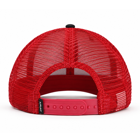Gorra ARIAT negra con malla roja y parche blanco, vista trasera