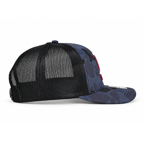 Gorra ARIAT camuflaje azul y bordado rojo, vista lateral-izquierdo