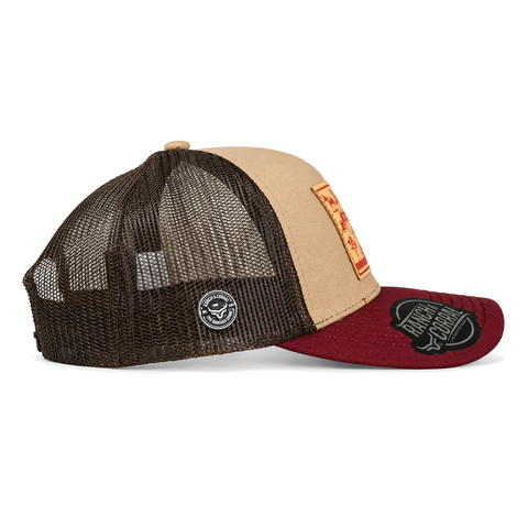 Gorra Ranch & Corral David Alonso beige con visera guinda y malla café, vista lateral derecho. SKU 7506136302924.