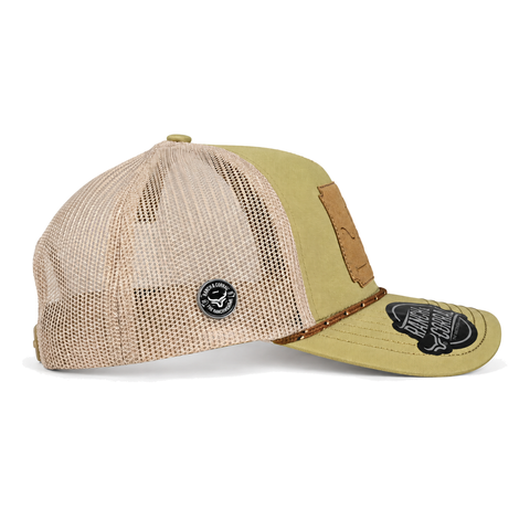 Gorra Ranch & Corral Holstein verde oliva con parche de vaca y malla crema, vista lateral derecho. SKU 7506136301835.
