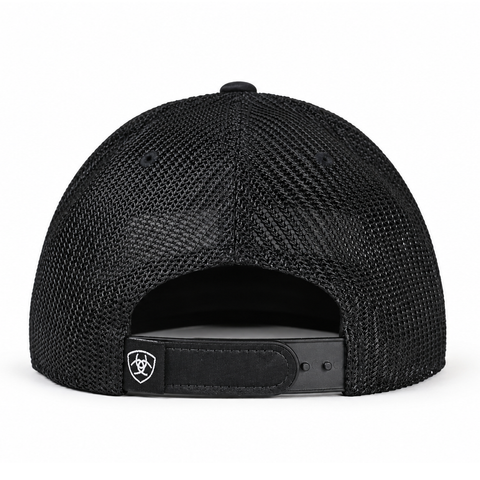 Gorra ARIAT negra de visera plana, trasera