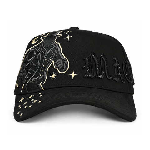MONEY MAKERS MAGO TOTAL BLACK, gorra negra, vista frontal, sobre fondo blanco.