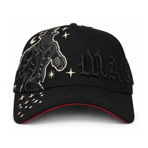 MONEY MAKERS MAGO RED, gorra negra, vista frontal, sobre fondo blanco.