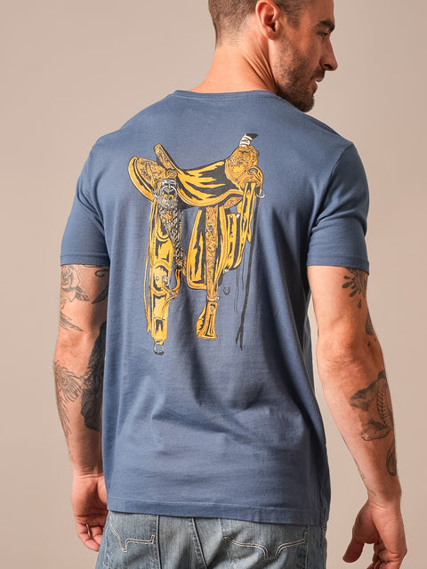 PLAYERA KIMES RANCH LUCKY B SADDLE - AZUL OSCURO