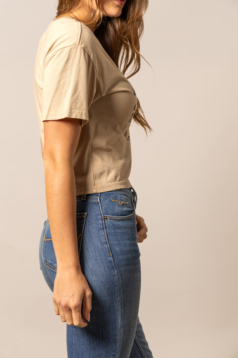 PLAYERA KIMES RANCH BISON SKULL - TAN
