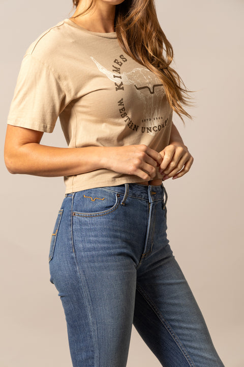 PLAYERA KIMES RANCH BISON SKULL - TAN