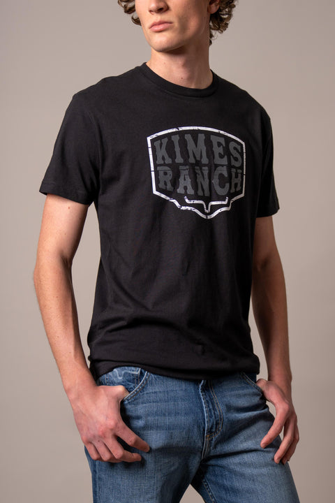 PLAYERA KIMES RANCH WOOD BLOCK - NEGRO