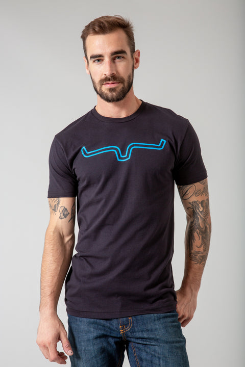 PLAYERA KIMES RANCH OUTLIER - NEGRO