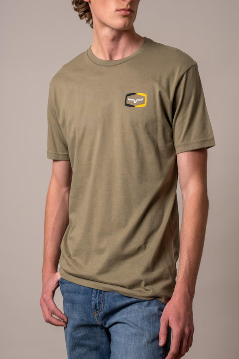 PLAYERA KIMES RANCH FRAMEWORK - OLIVA CLARO